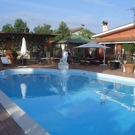 Chalet L Oasi Di Ambra 8 Posti Letto Con Uso Piscina Ardea Exterior foto